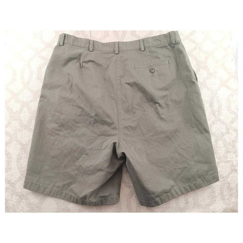 L.L.Bean Women's Original Fit Pleated Shorts Size 18 Regular - Picture 2 of 8